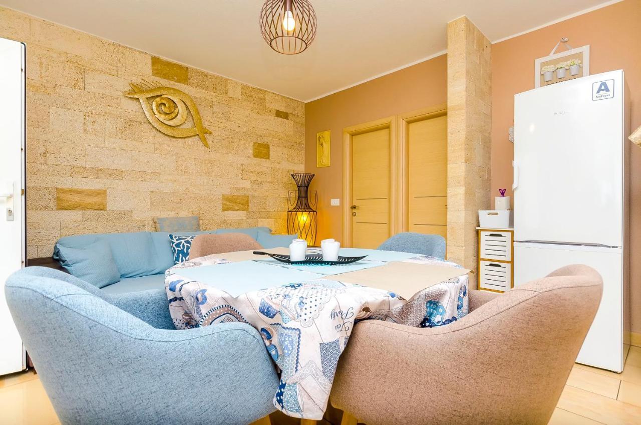 Apartments Nives โตรกีร์ ภายนอก รูปภาพ