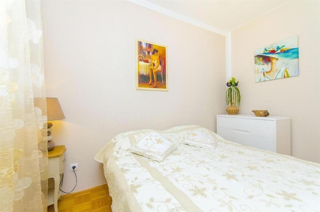 Apartments Nives โตรกีร์ ภายนอก รูปภาพ