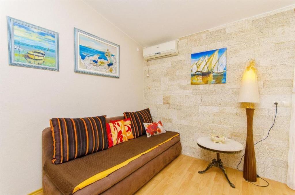 Apartments Nives โตรกีร์ ภายนอก รูปภาพ