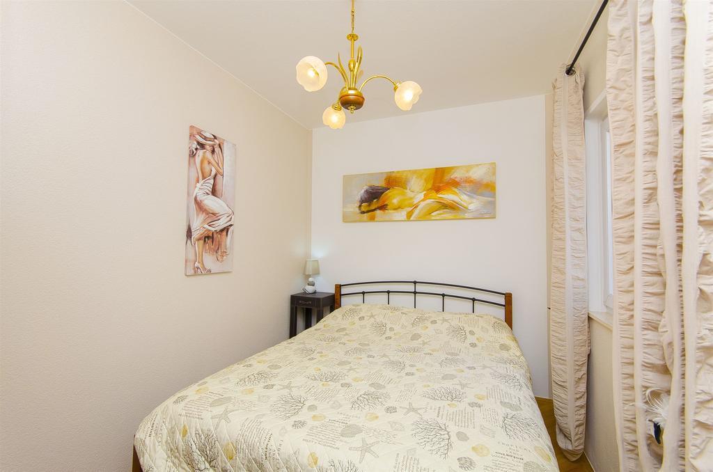 Apartments Nives โตรกีร์ ภายนอก รูปภาพ