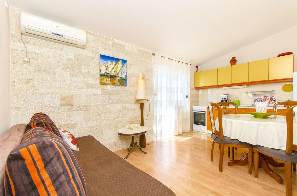 Apartments Nives โตรกีร์ ภายนอก รูปภาพ