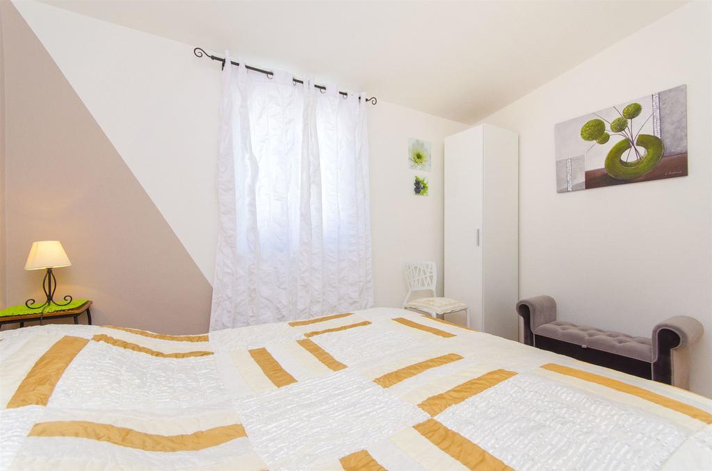 Apartments Nives โตรกีร์ ภายนอก รูปภาพ