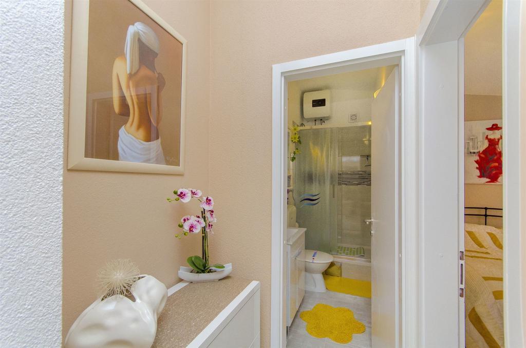 Apartments Nives โตรกีร์ ภายนอก รูปภาพ